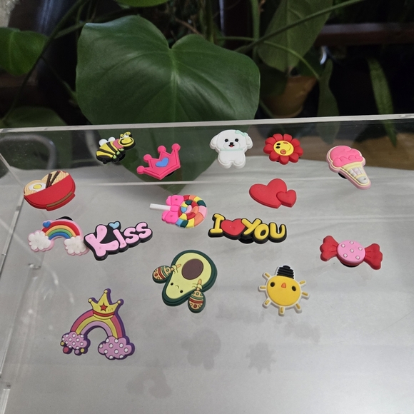 🖤5/$25🐝Girls Shoe Charms Crocs 15 Peice Random Spring Summer Collection - Picture 2 of 3